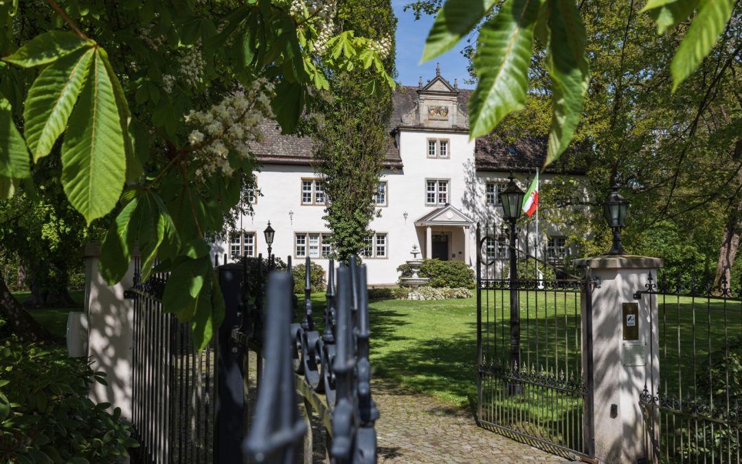 Seltene Kaufgelegenheit: Saniertes Schloss Alverdissen ermöglicht Wohnen, Arbeiten und Repräsentieren