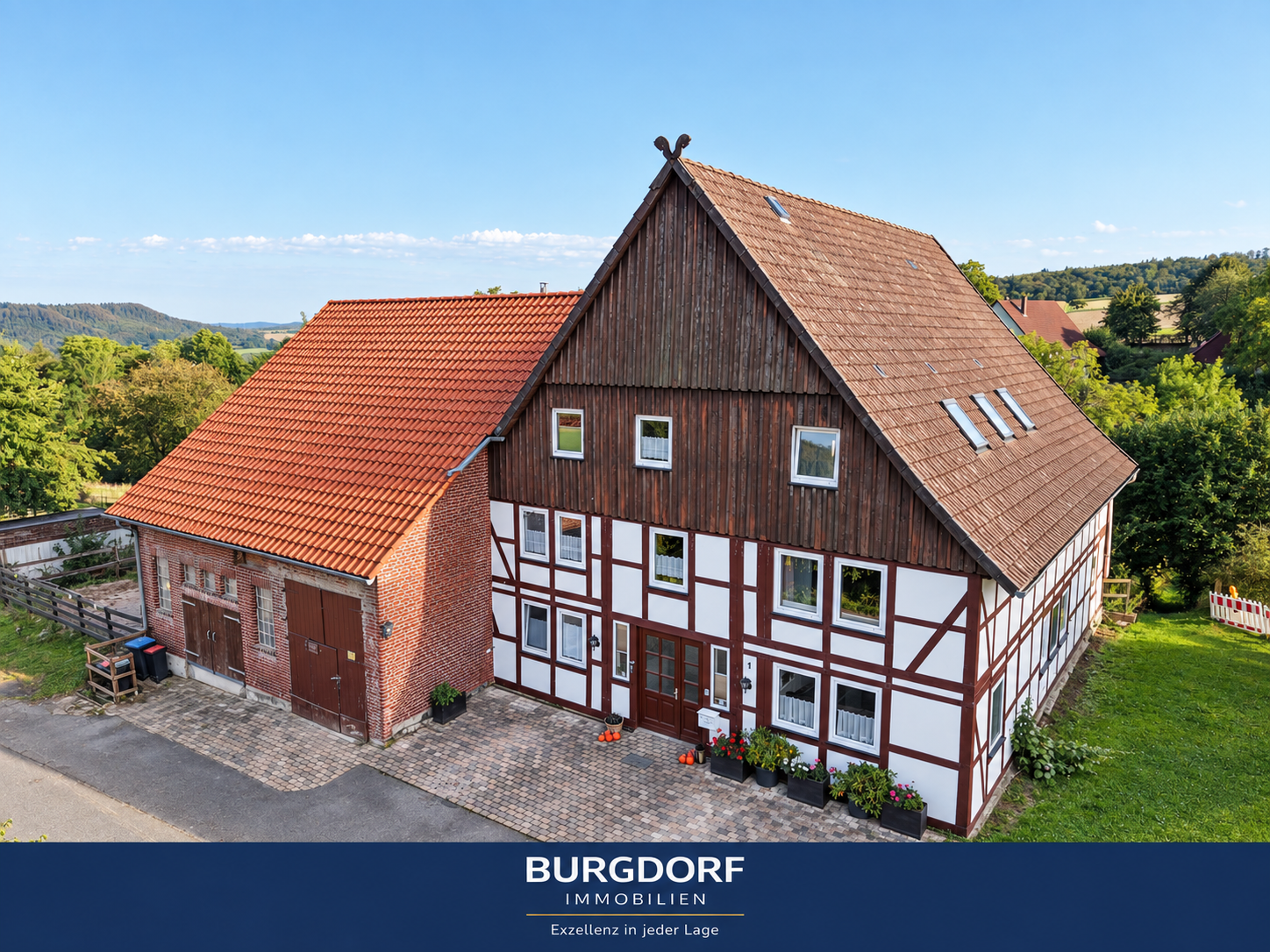 Sanierter Resthof im Landkreis Holzminden mit Scheune für Autos oder andere Hobbies